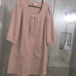 Elegant tan 3/4 sleeved dress